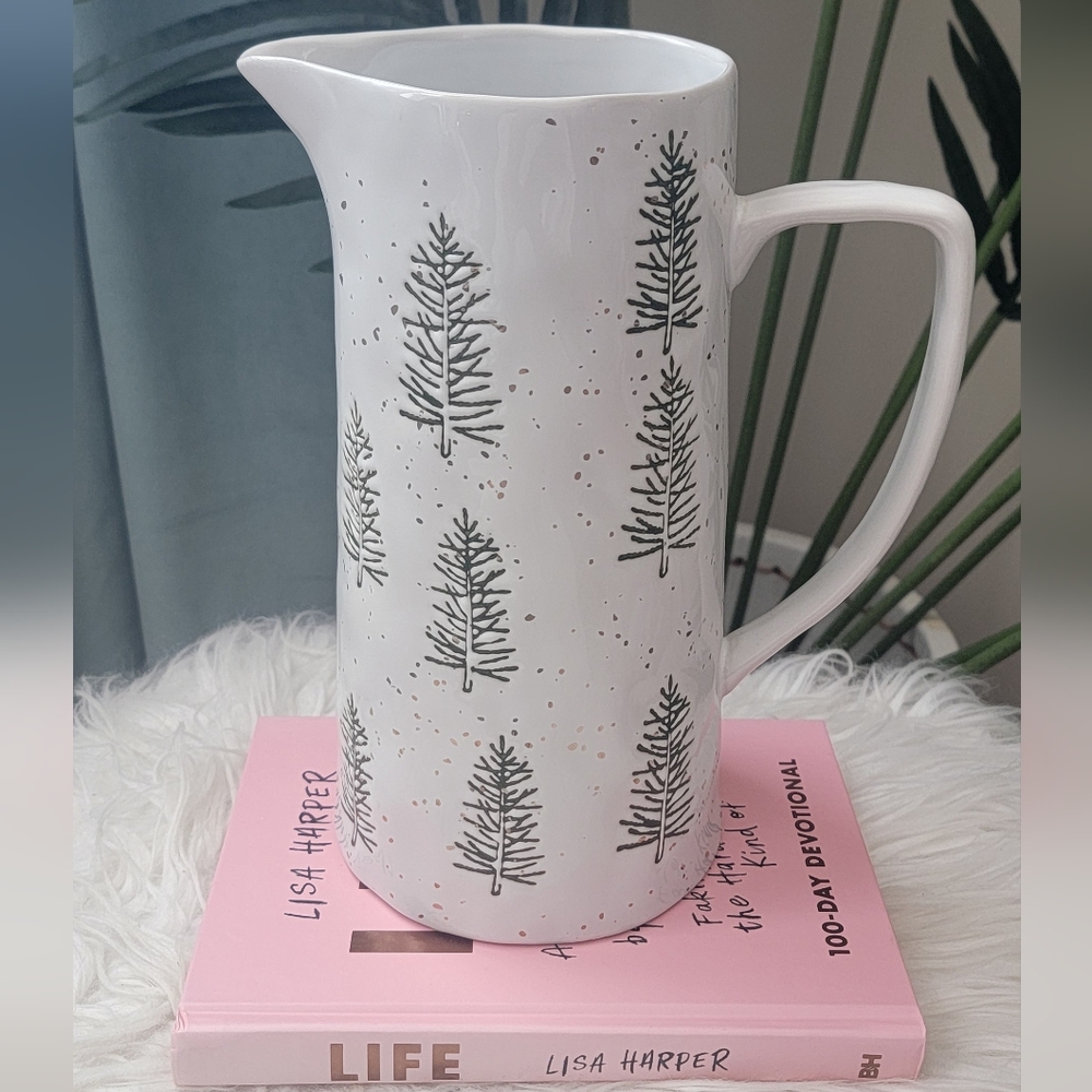 NWT - Potter's Studio Christmas Tree Pitcher - Green and White